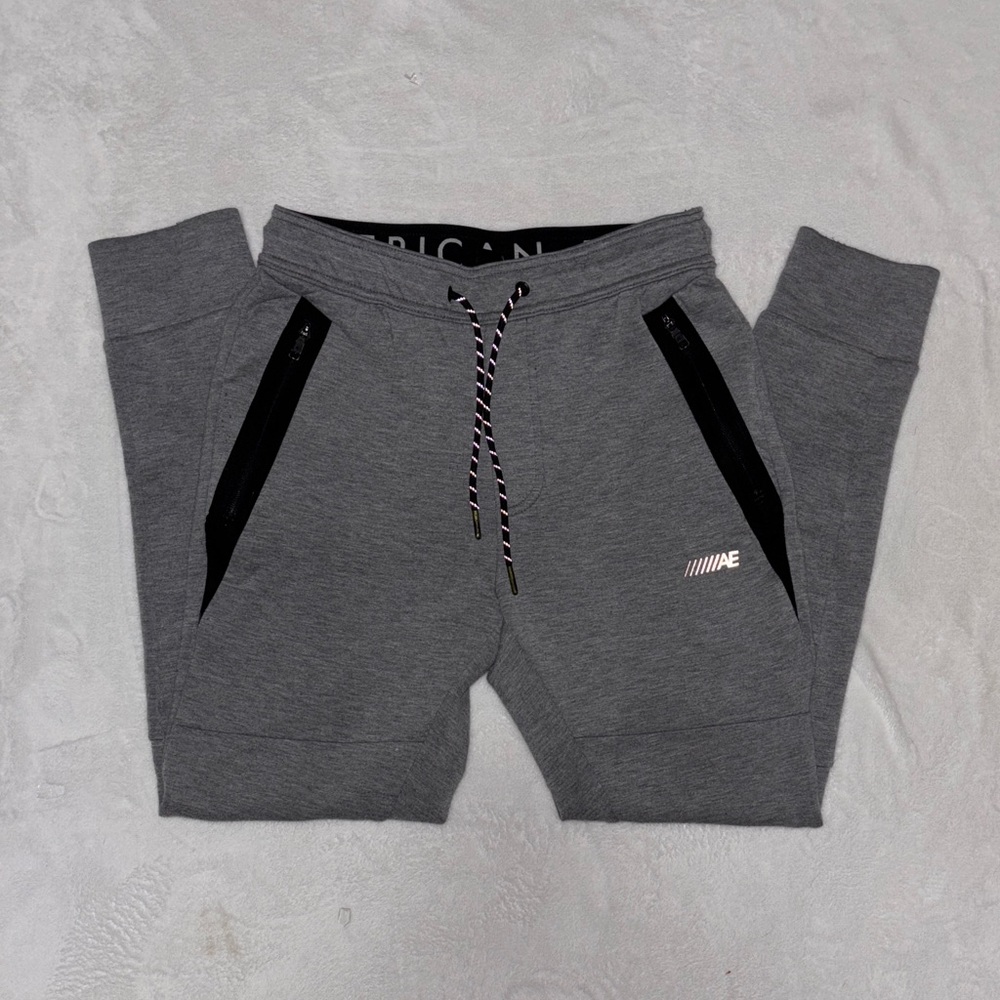 Men’s American eagle Charcoal Joggers with Black Accents